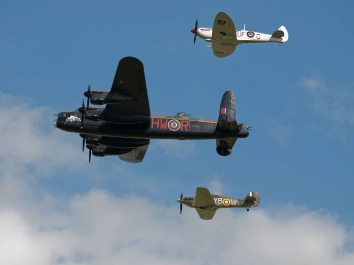 1024pxbattleofbritainmemorialflightwaddingtonairshow2010