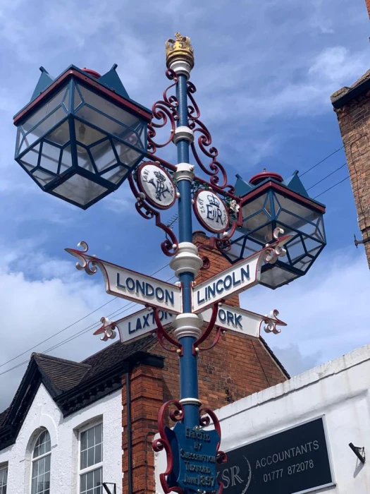 24 may  signpost to lincoln