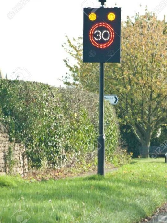 30mphflashingspeedlimitsignonatypicalbritishroad