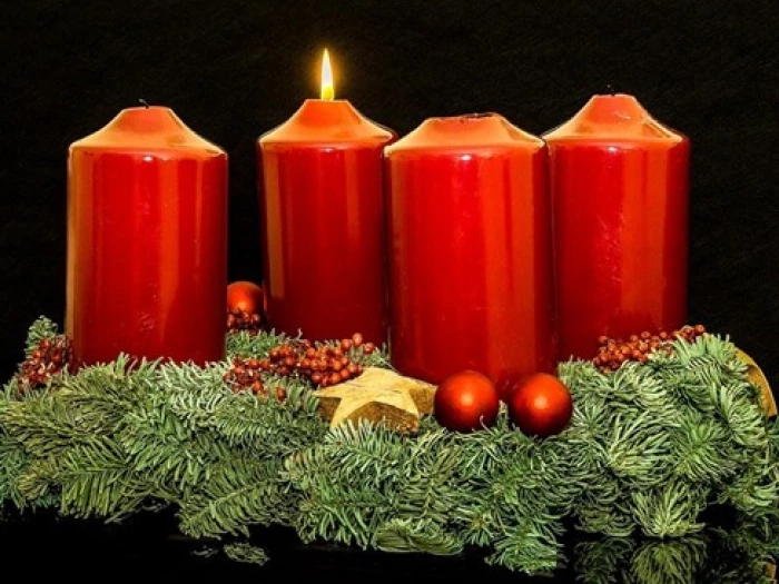 adventwreath1 lit