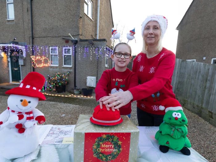 aimee farr switches on festive trailsmall