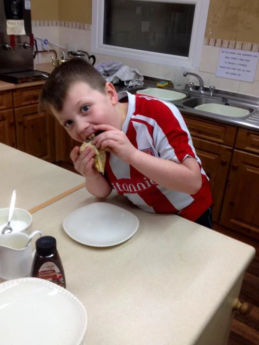arthur eating pancakes