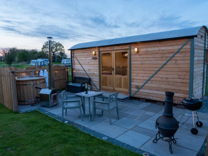 Overwater Luxury Glamping Hodnet Exterior 13