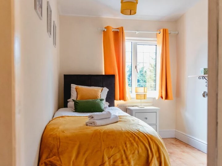 28 Ilford Rd, Birmingham B23 5HH, UK