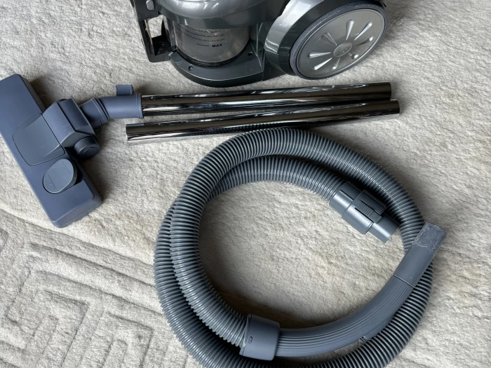 Very compact lightweight vacuum cleaner – Items for sale