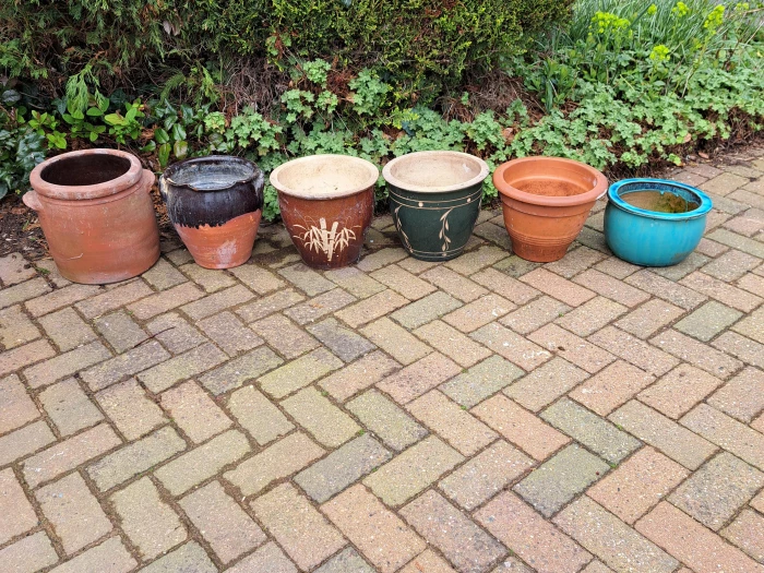 Garden/patio pots x6 – Items for sale