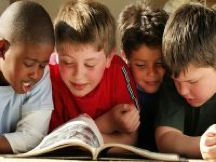 Children_reading 02