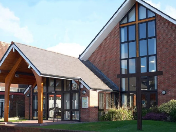 Broadstone Methodist Church   Exterior