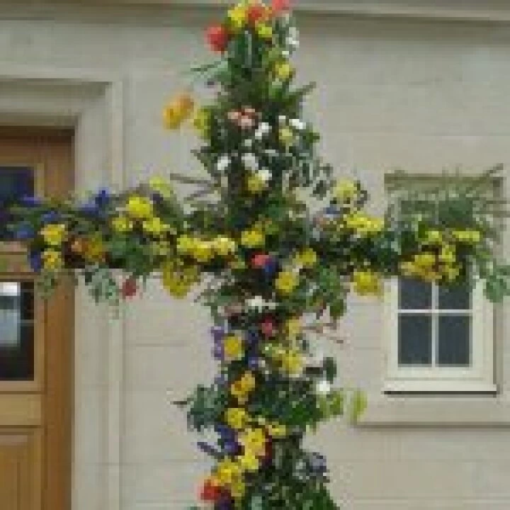 2014 Snape cross of flowers