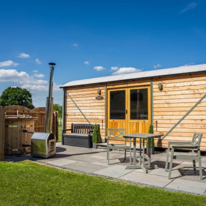 Hero Glamping 01