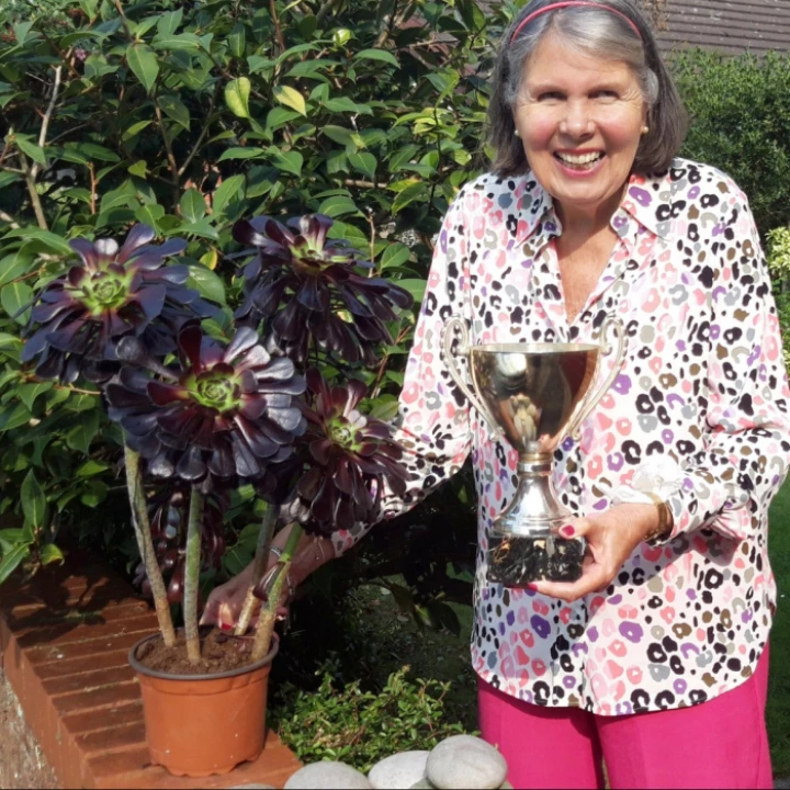 Hazel Hildreth With Her Aeoniu