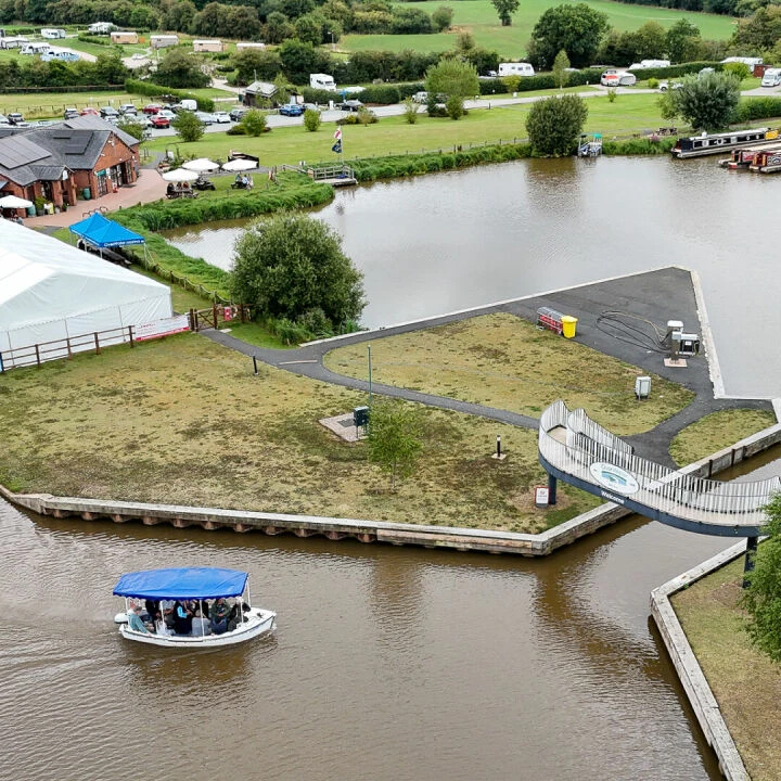 Audlem Lass approaches Overwater Marina and Cafe at Bridge 80
