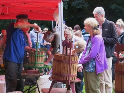 Apple Pressing – A pressing engagement