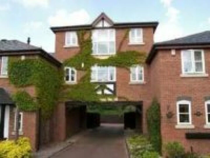 8 Village Farm