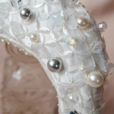 bridal headband pearls and crystals detail p