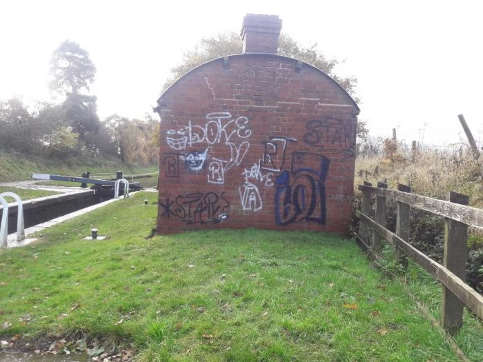canal graffiti 1