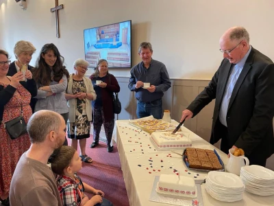 coronation cake cutting