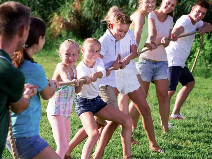 group pulling a rope