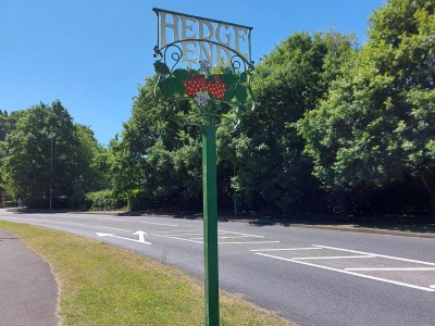 hedge end signpost