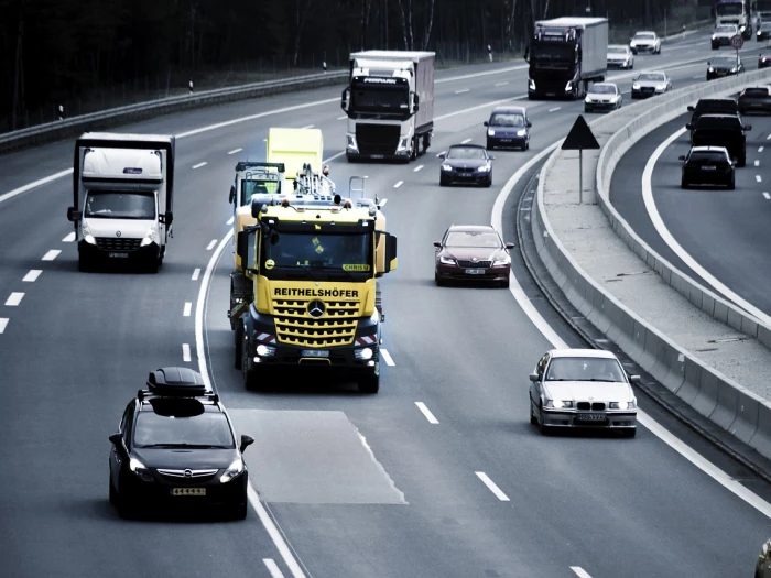 highway vehicle dual carriageway
