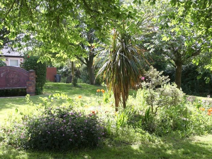 image2834minnie pit memorial garden12018