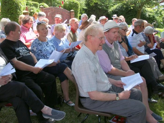 image3148 002open air songs of praise10th june 2018