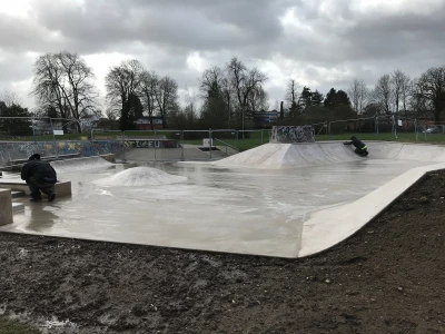 loughborough skatepark bowl and bumps