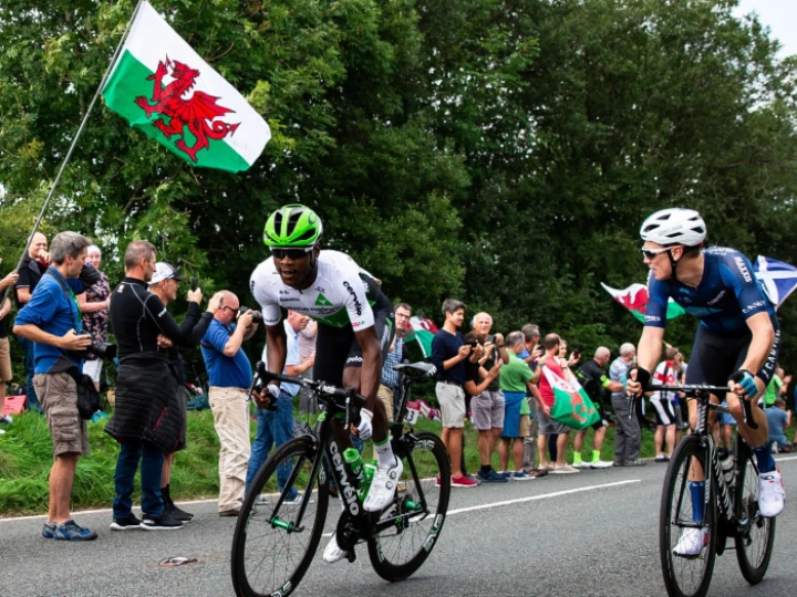 nicdlaminiandrorytownsendbattleitoutduringthe2018tourofbritaininwalesswpixcom
