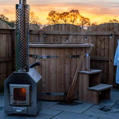 overwater luxury glamping hodnet hot tub 1