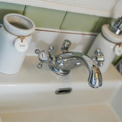 overwater luxury glamping hodnet interior 38