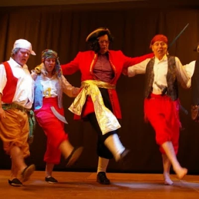 panto 2010 pirates dancing