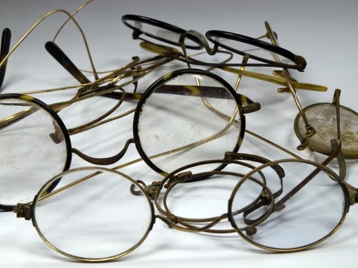 pile of broken glasses