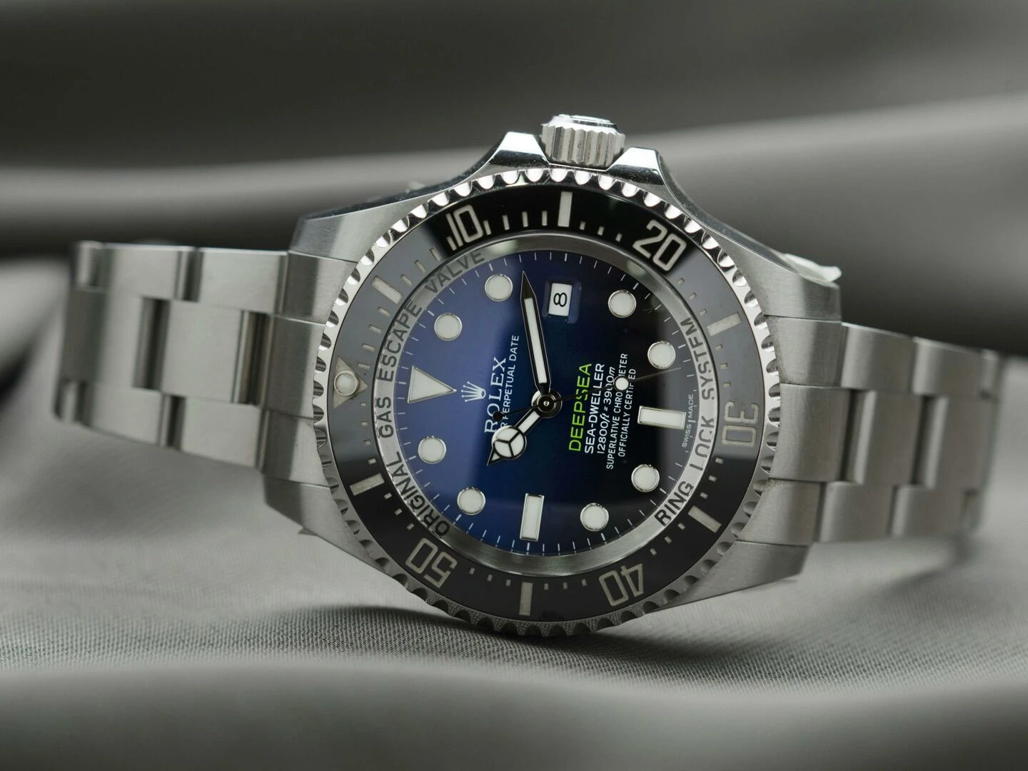 round rolex analog watch with silvercolored link bracelet