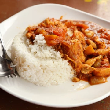 spicychickencurryandrice1200x800