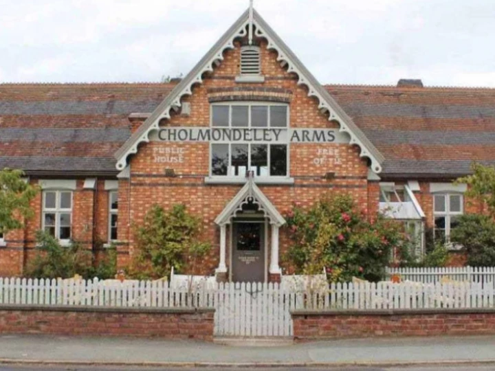 thecholmondeleyarms1180x560