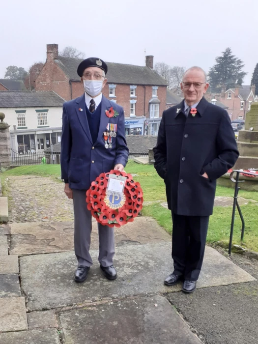 tom hassall lays probus wreath