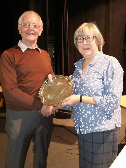 village quiz 2017  jane lush receives trophy