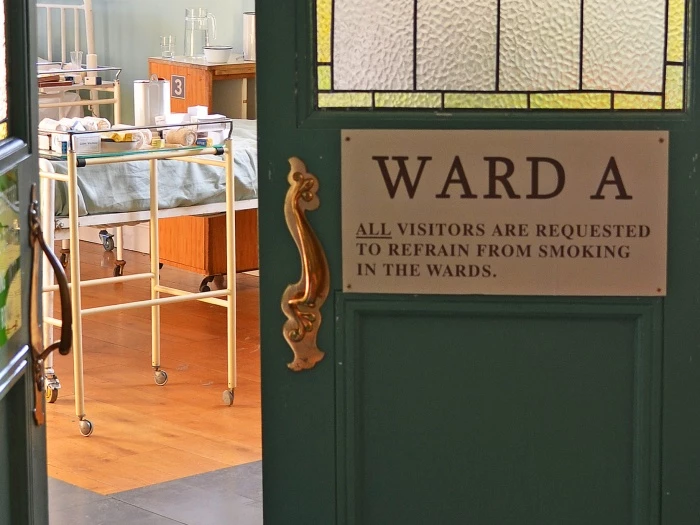 ward a entrance cropped dsc7253