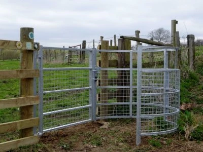 wychert way gate 03