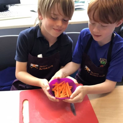 y4 dt cutting veg 3